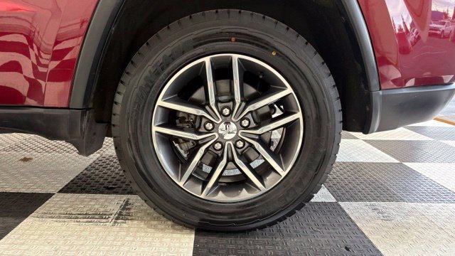Used 2017 Jeep Grand Cherokee Limited AWD/4WD image 11