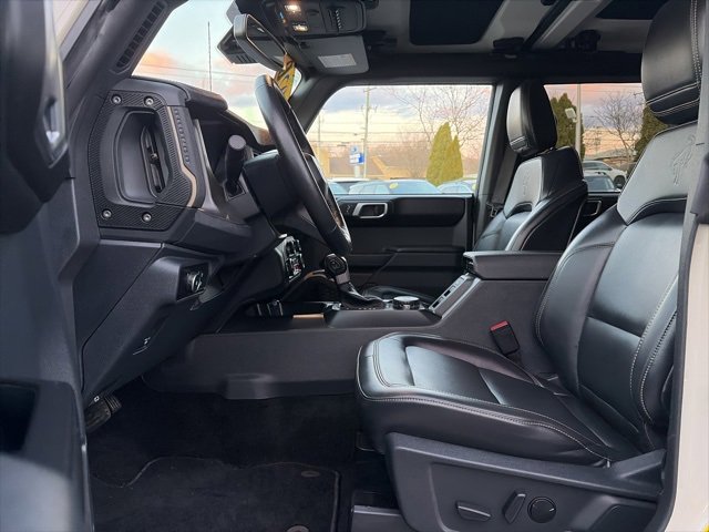 Used 2025 Ford Bronco Badlands image 16