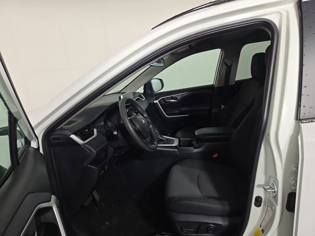 Used 2025 Toyota RAV4 XLE FWD image 12