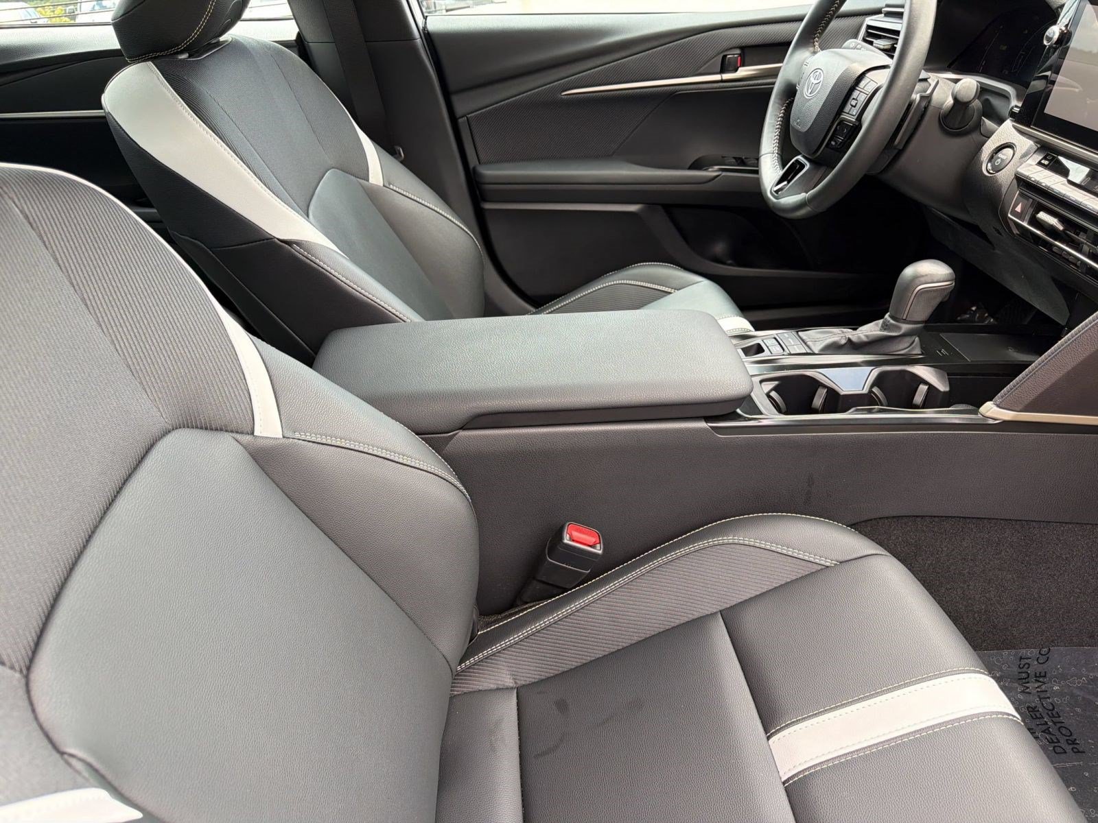 Used 2025 Toyota Camry SE w/ Multimedia Upgrade Package FWD image 23