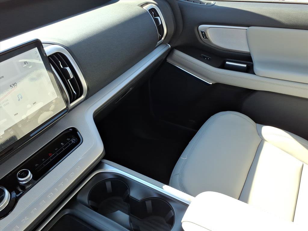 New 2026 Ford Expedition Active image 17