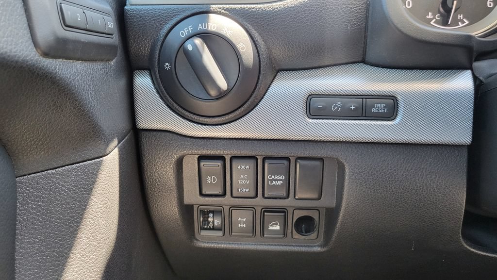 Used 2016 Nissan Titan SV AWD/4WD image 39
