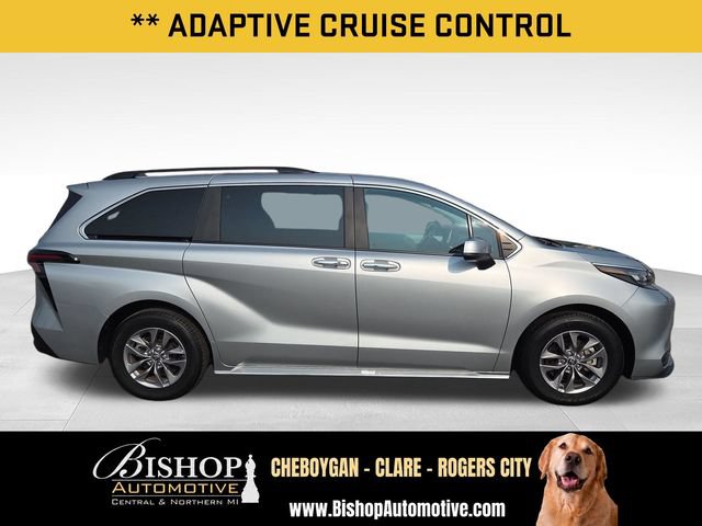 Used 2025 Toyota Sienna XLE FWD image 14