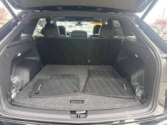 Used 2024 Volkswagen Atlas Cross Sport SE image 22