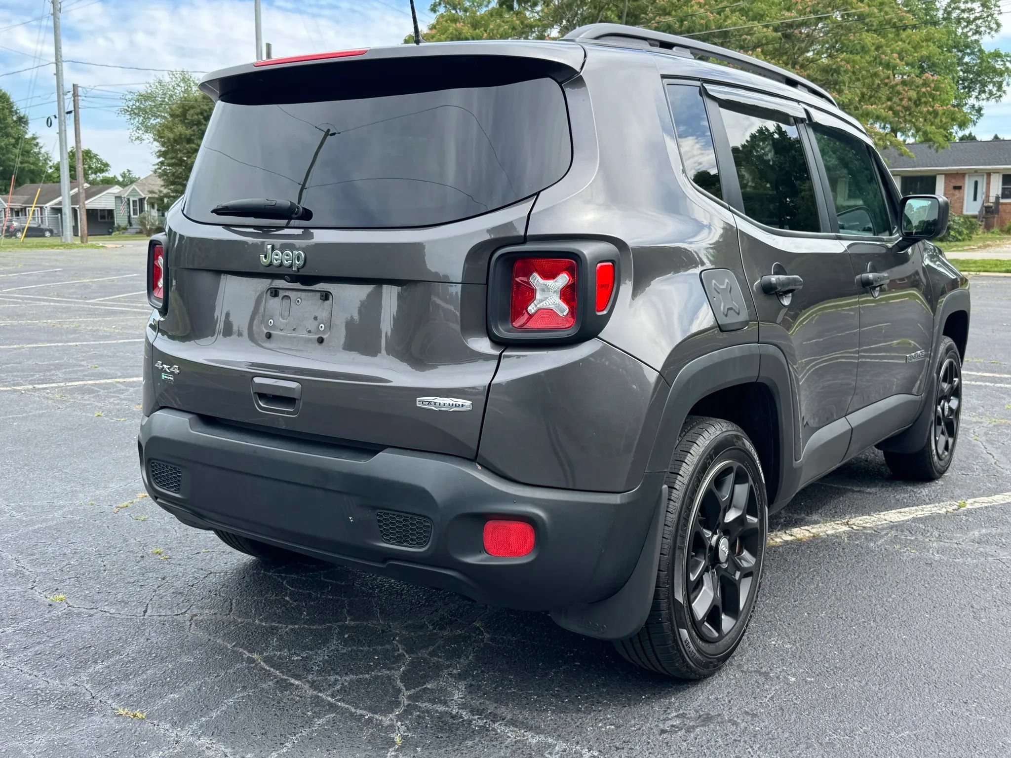 Used 2018 Jeep Renegade Latitude w/ Cold Weather Group AWD/4WD image 8
