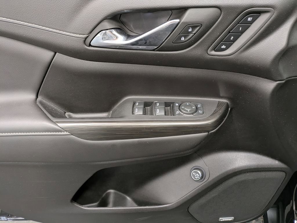 Used 2023 GMC Acadia SLT w/ Elevation Edition image 10