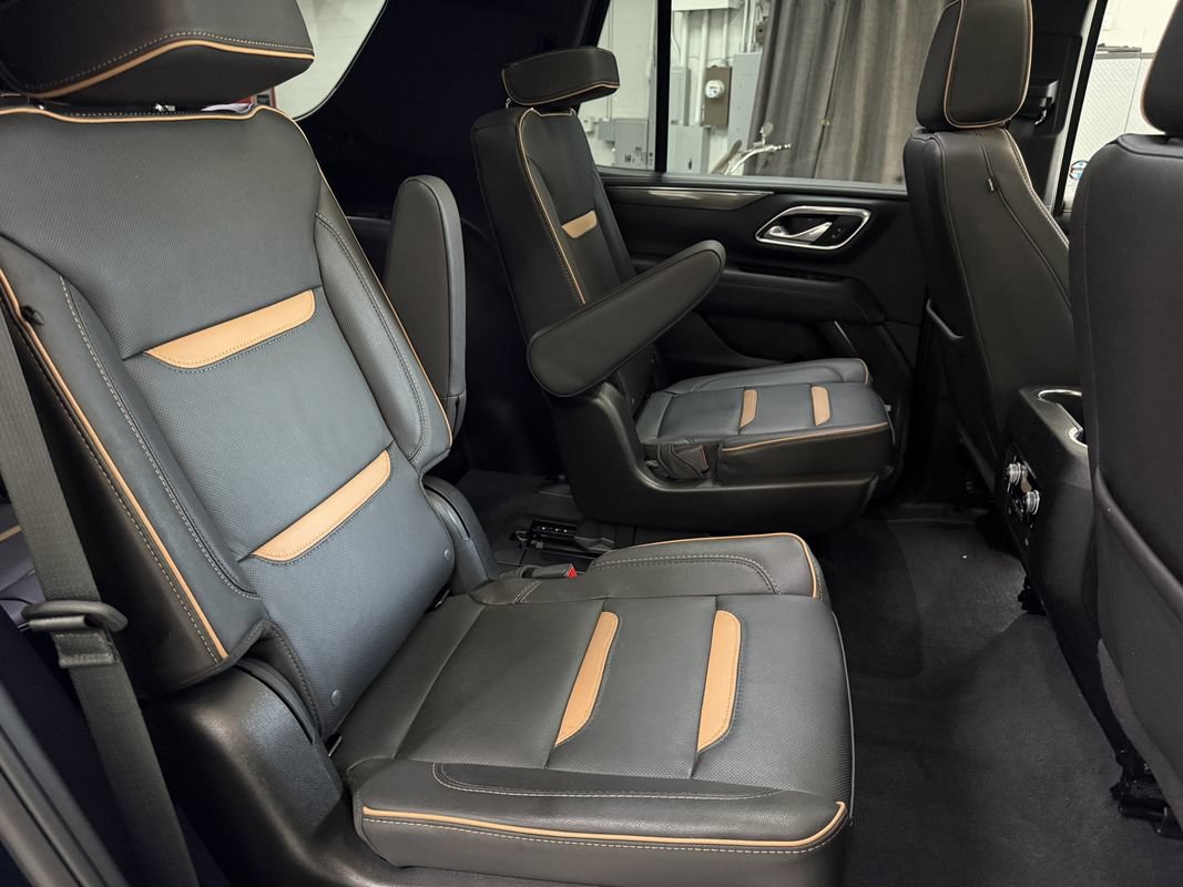 Used 2023 GMC Yukon AT4 w/ Technology Package AWD/4WD image 18