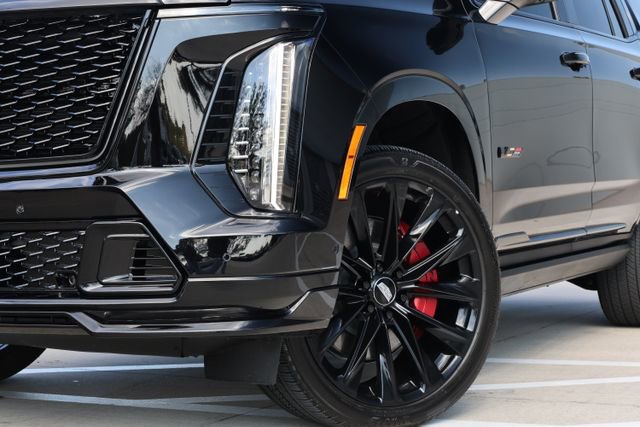 Used 2025 Cadillac Escalade V w/ LPO, ONYX Package image 7