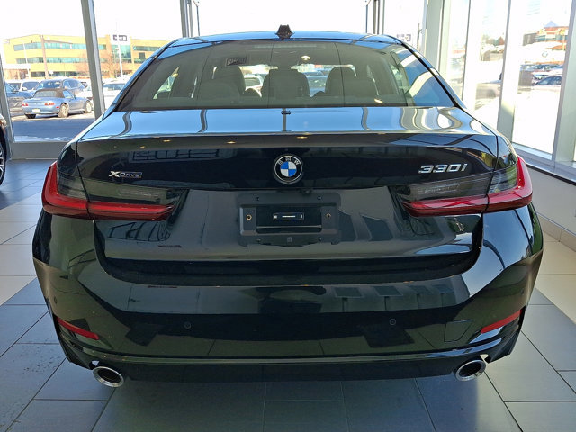 Certified 2025 BMW 330i xDrive Sedan w/ Convenience Package image 5