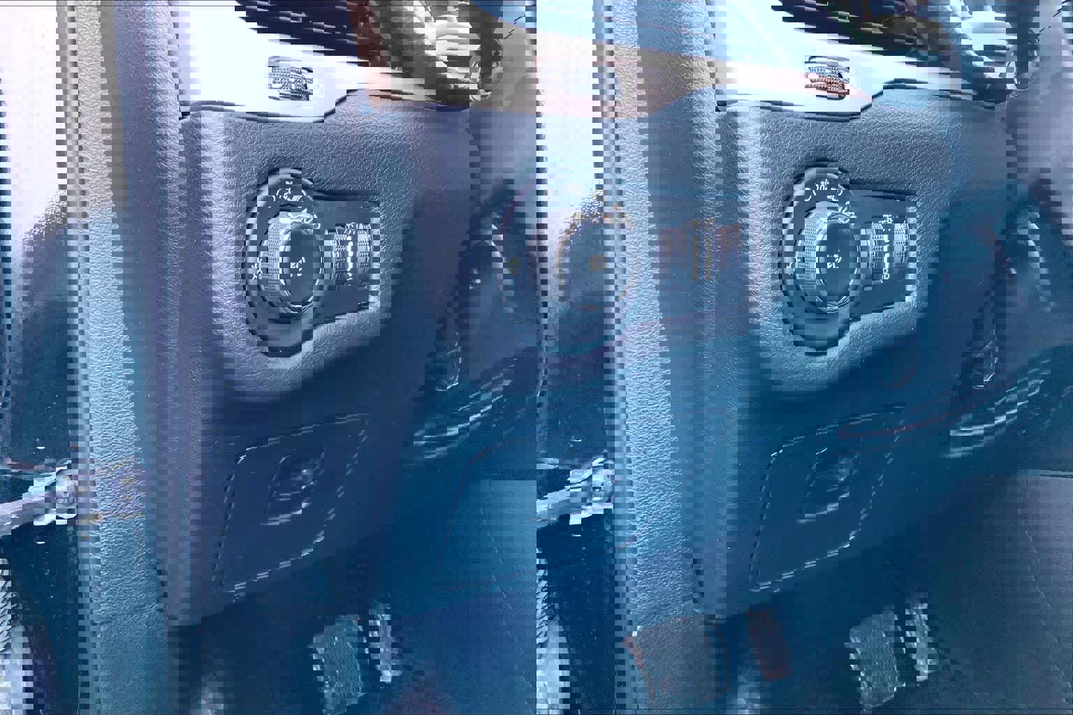 Used 2016 Jeep Cherokee Latitude w/ Cold Weather Group image 36