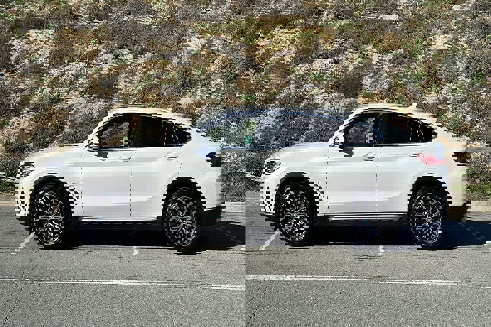 Certified 2023 BMW X4 xDrive30i w/ Premium Package image 9