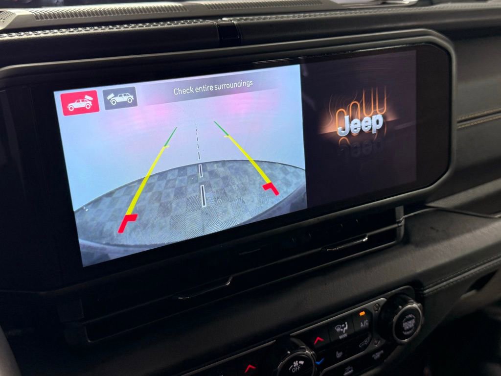 Used 2024 Jeep Wrangler Unlimited Sahara w/ Technology Group image 15