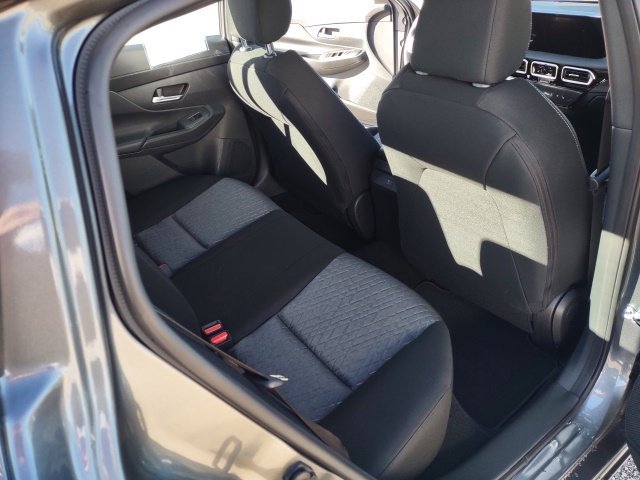Used 2027 Nissan Sentra SV FWD image 24
