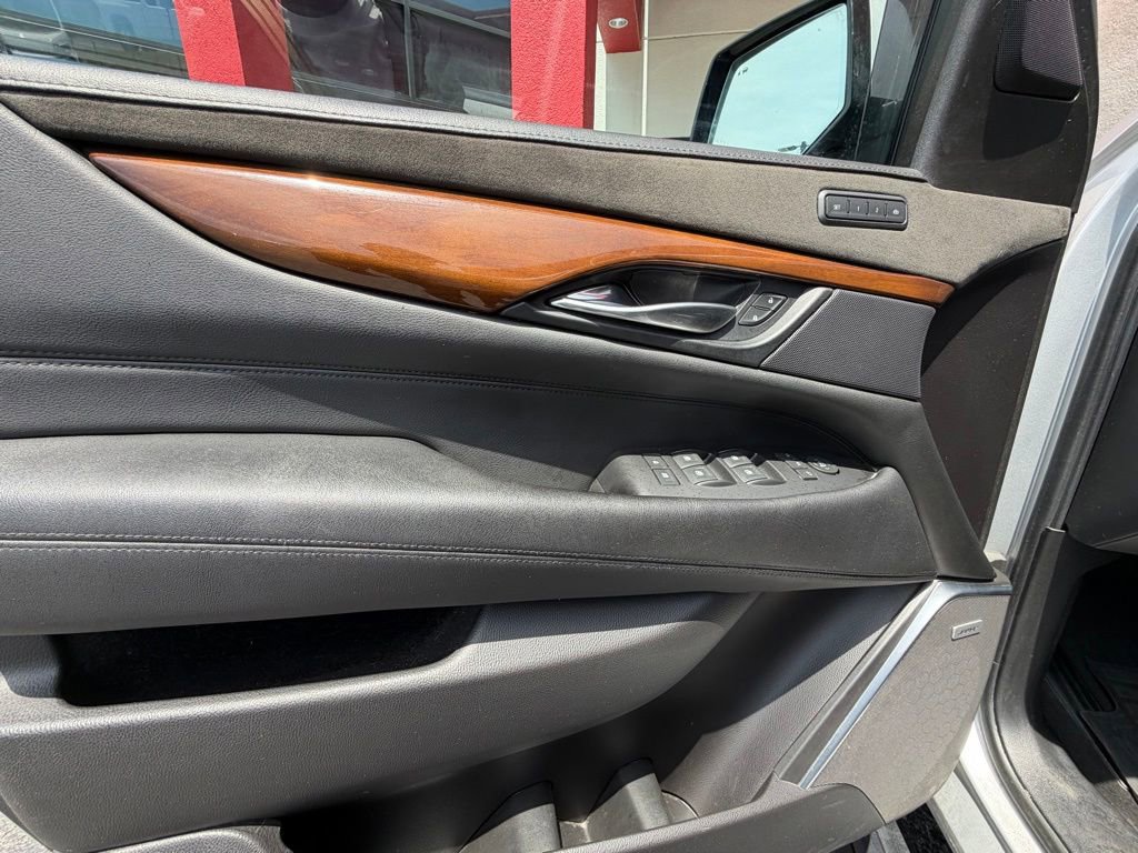 Used 2020 Cadillac Escalade ESV Premium Luxury AWD/4WD image 9