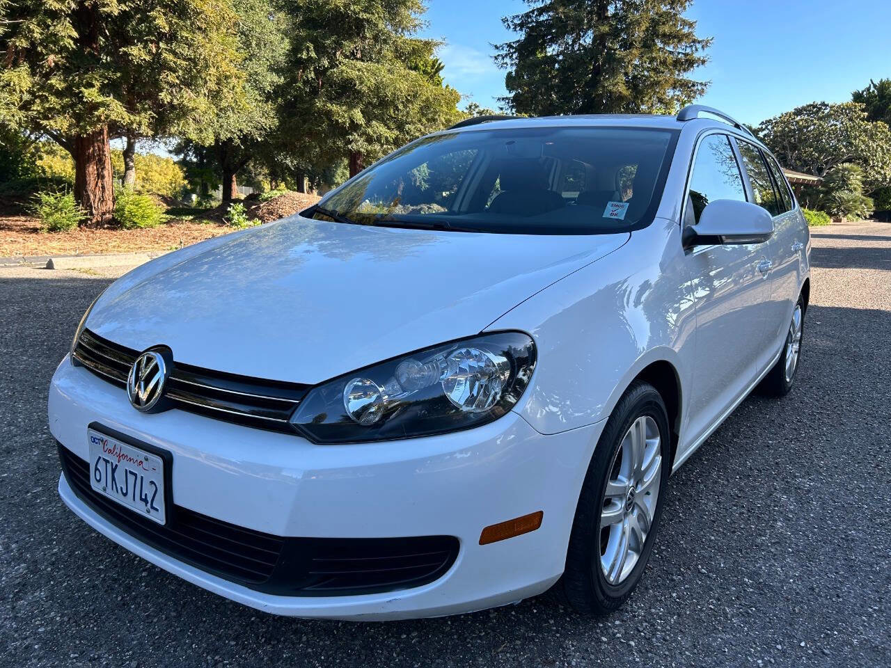 Used 2010 Volkswagen Jetta TDI FWD image 2