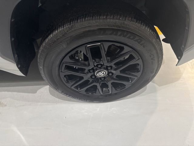 Used 2025 Toyota Tundra Limited image 28