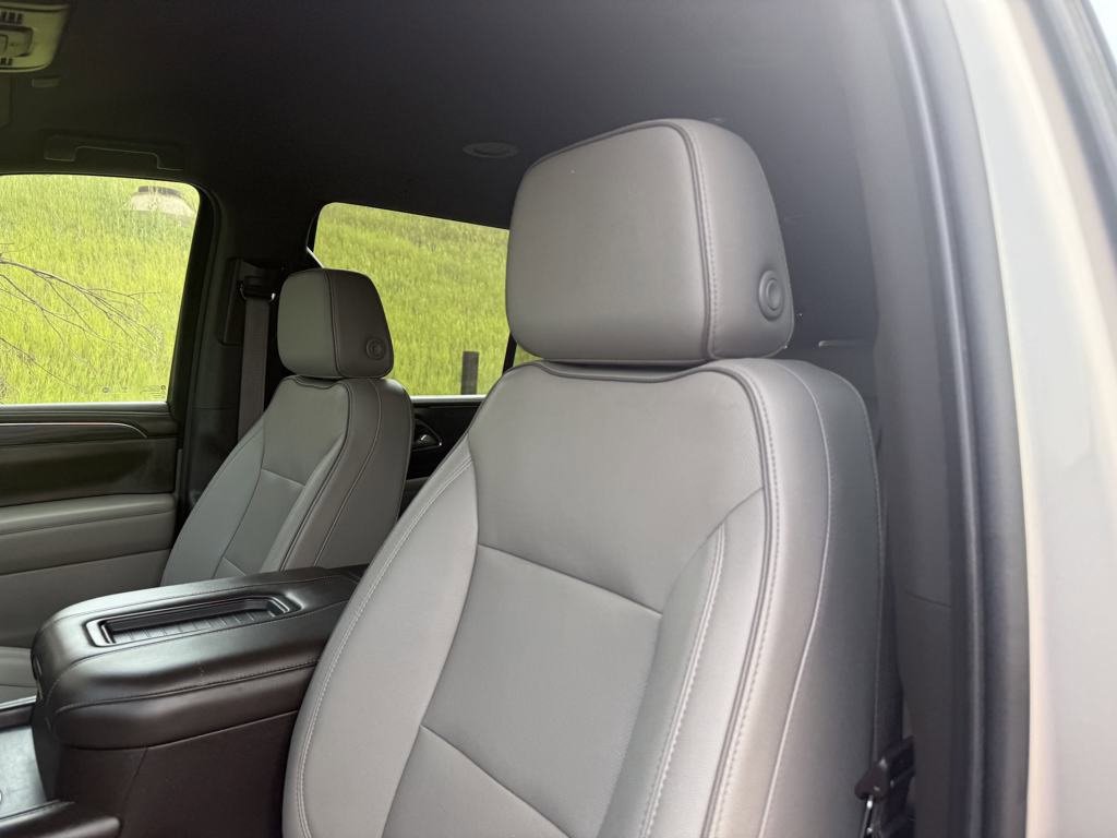 Used 2022 GMC Yukon SLT w/ SLT Luxury Package image 13