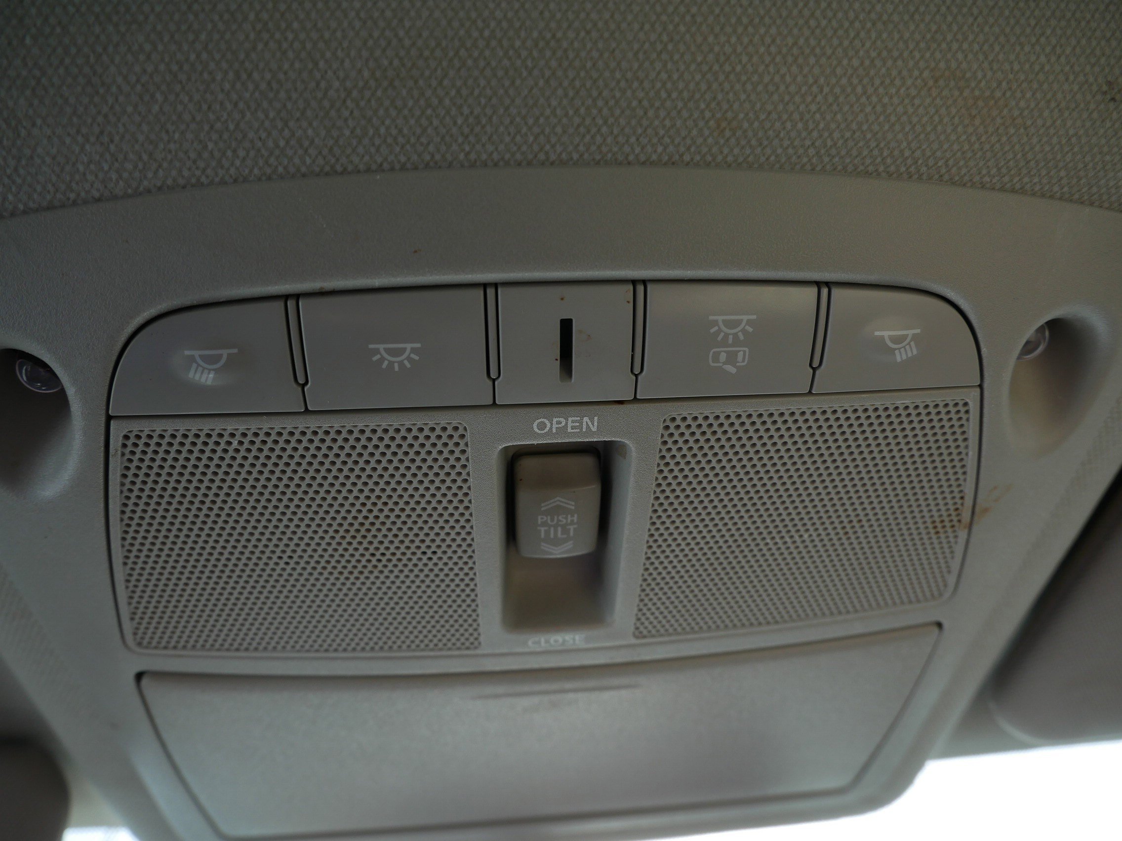 Used 2014 Nissan Rogue SV w/ SV Premium Package image 32