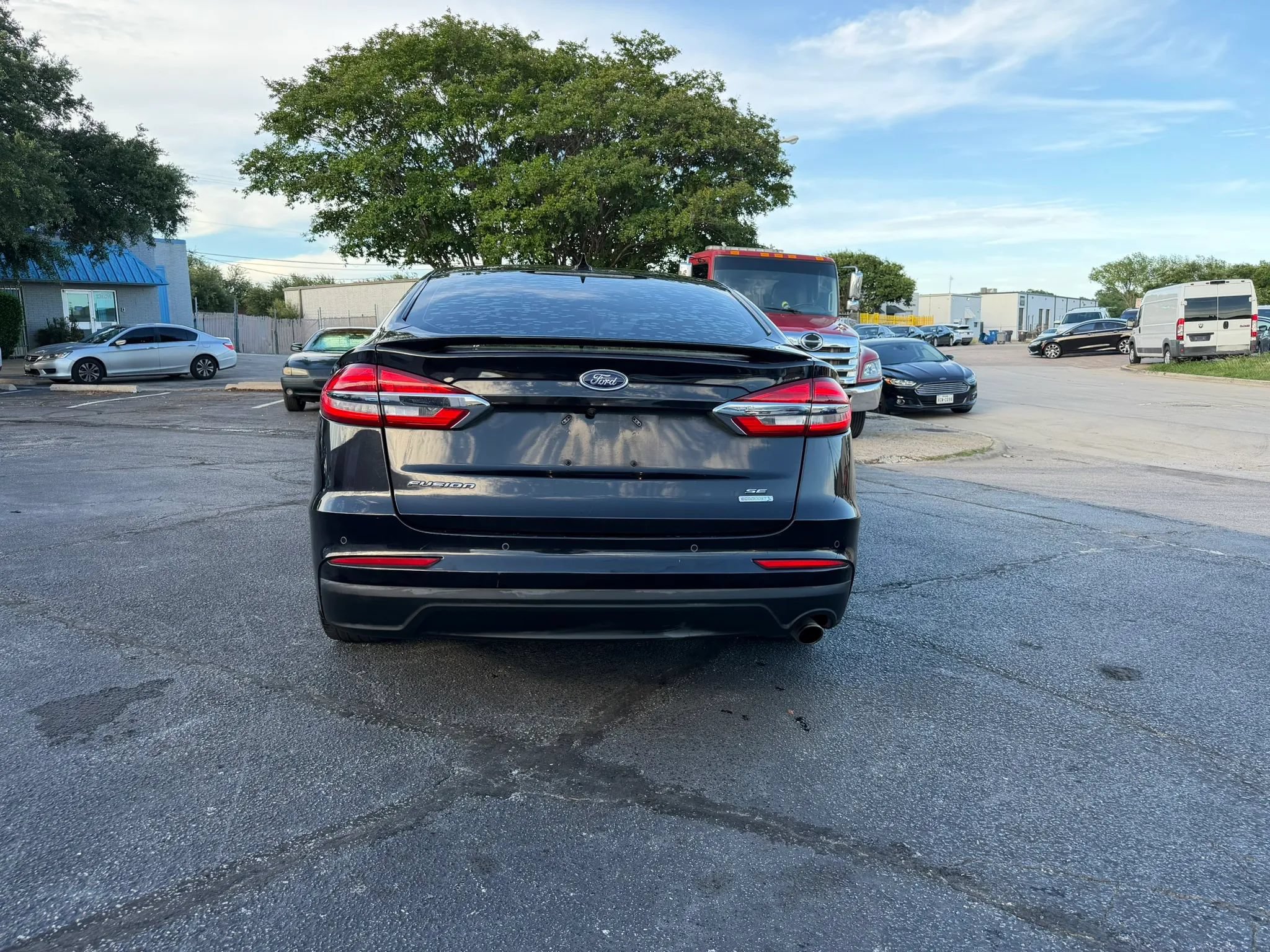 Used 2019 Ford Fusion SE w/ Equipment Group 151A FWD image 4