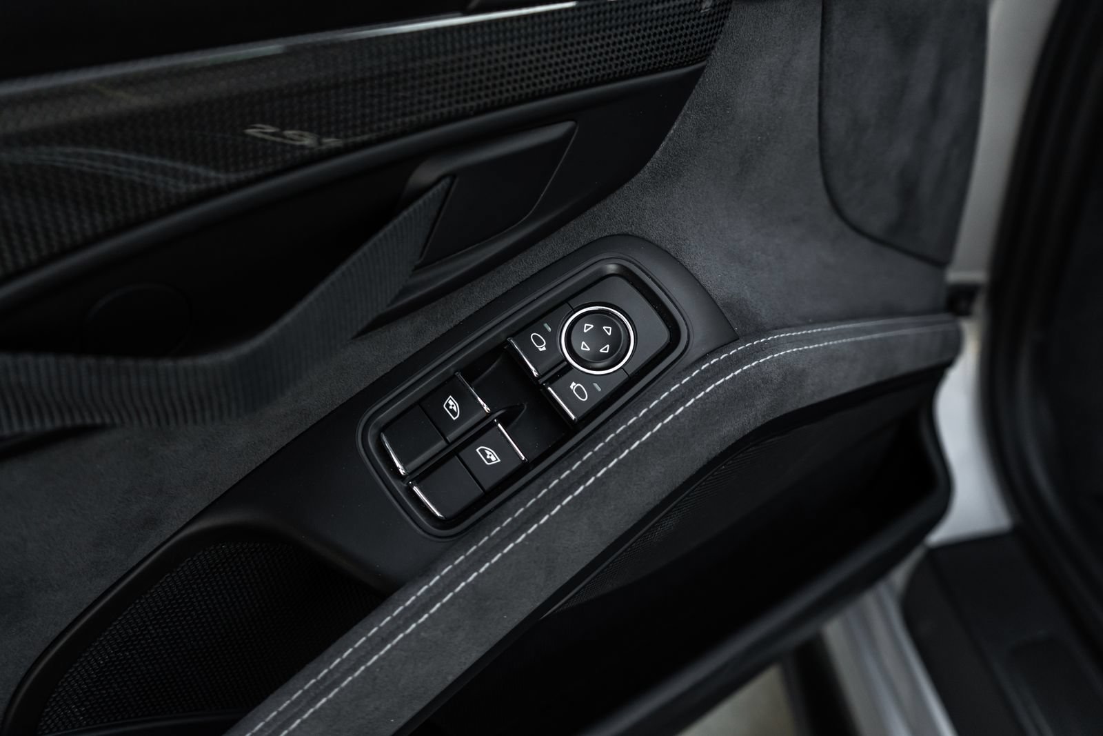 Used 2019 Porsche 911 GT2 RS RWD image 25