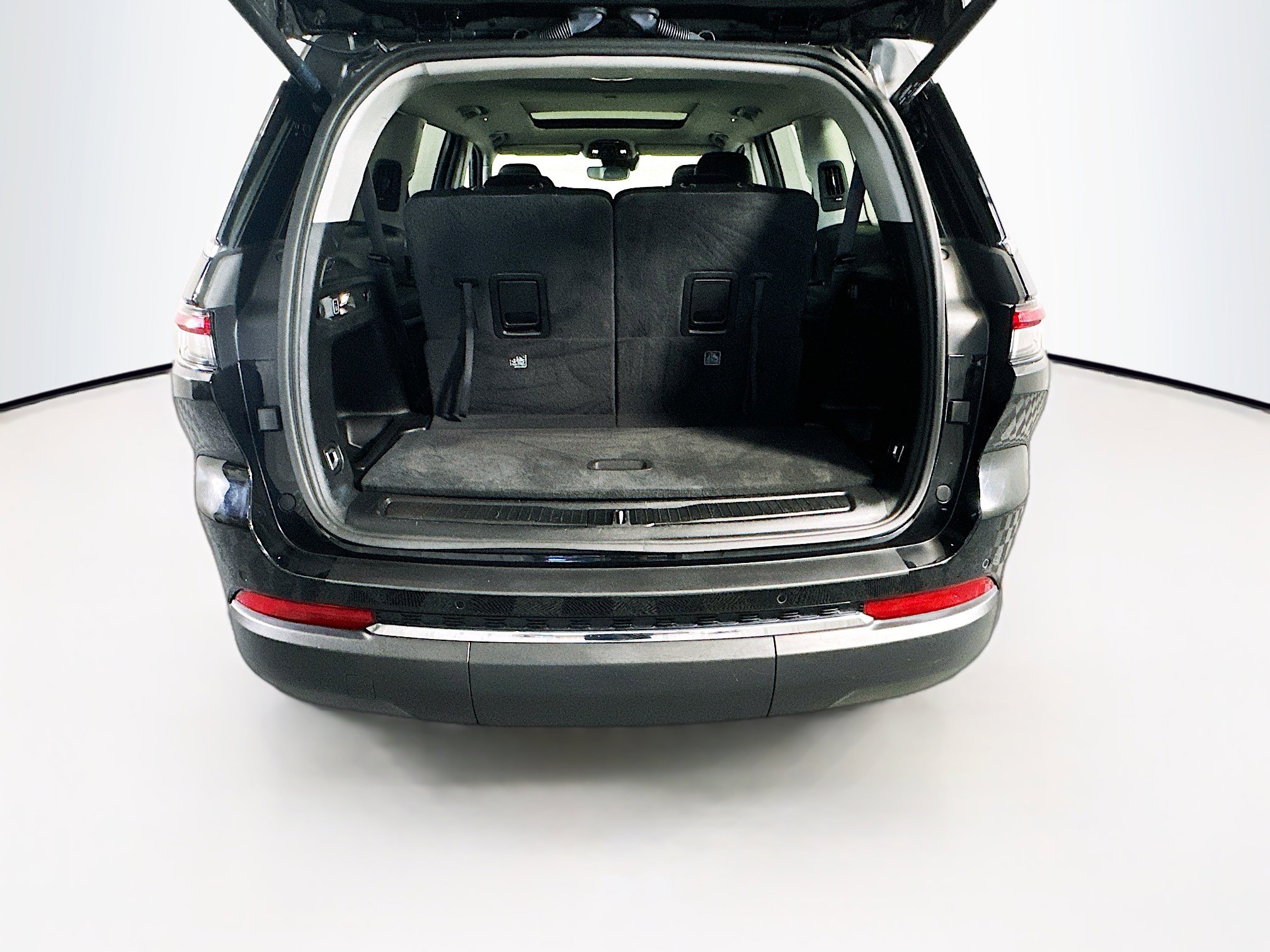 Used 2023 Jeep Grand Cherokee L Limited AWD/4WD image 32