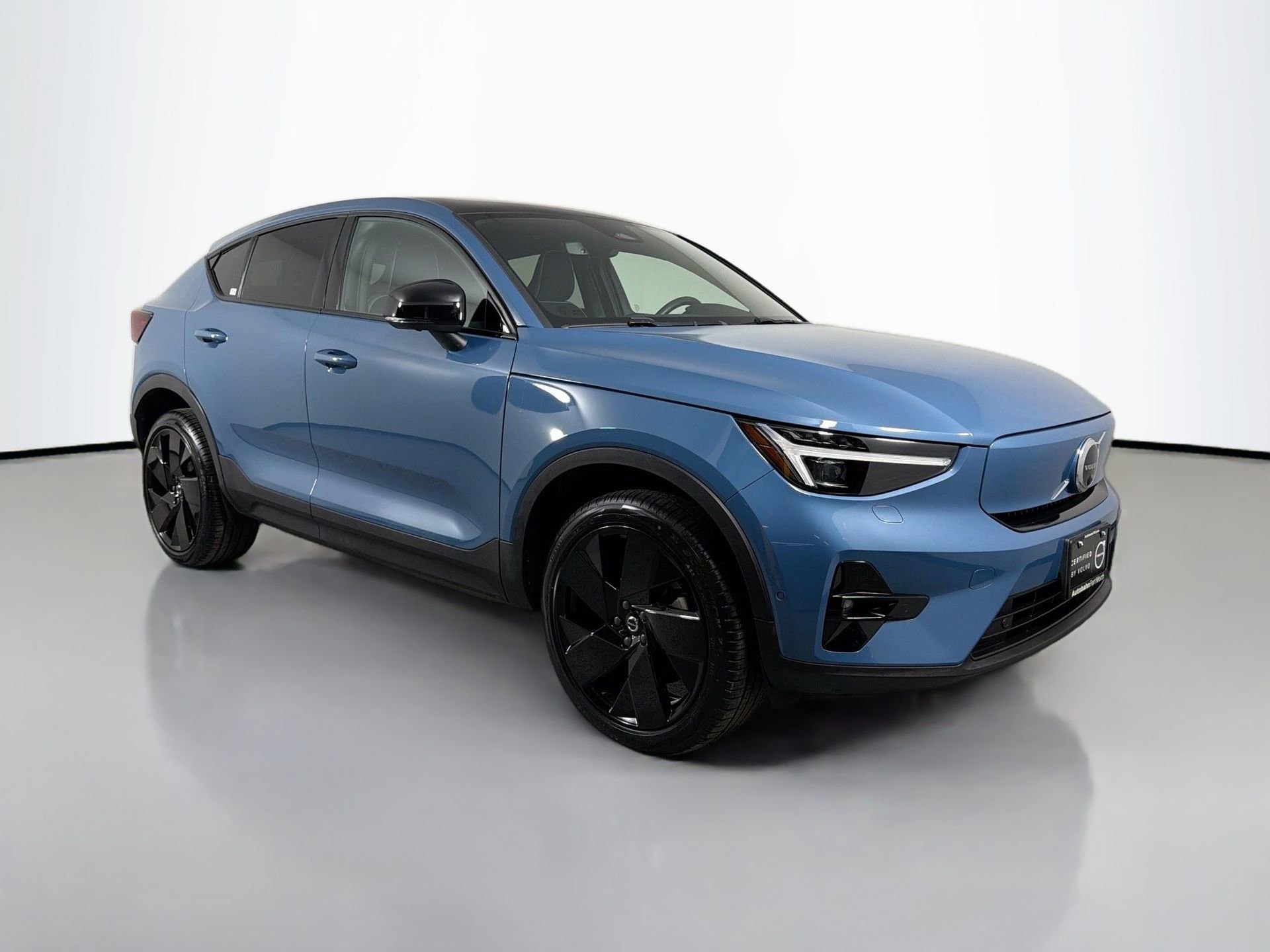 Certified 2023 Volvo C40 P8 Recharge Ultimate w/ Protection Package Premier AWD/4WD image 3