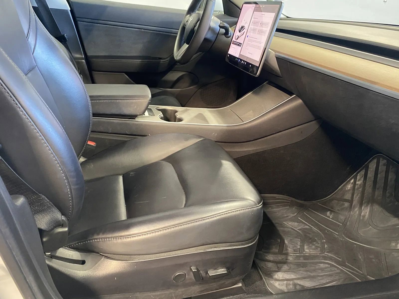 Used 2019 Tesla Model 3 Standard Range Plus image 6