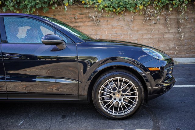 Used 2023 Porsche Cayenne Platinum Edition image 10