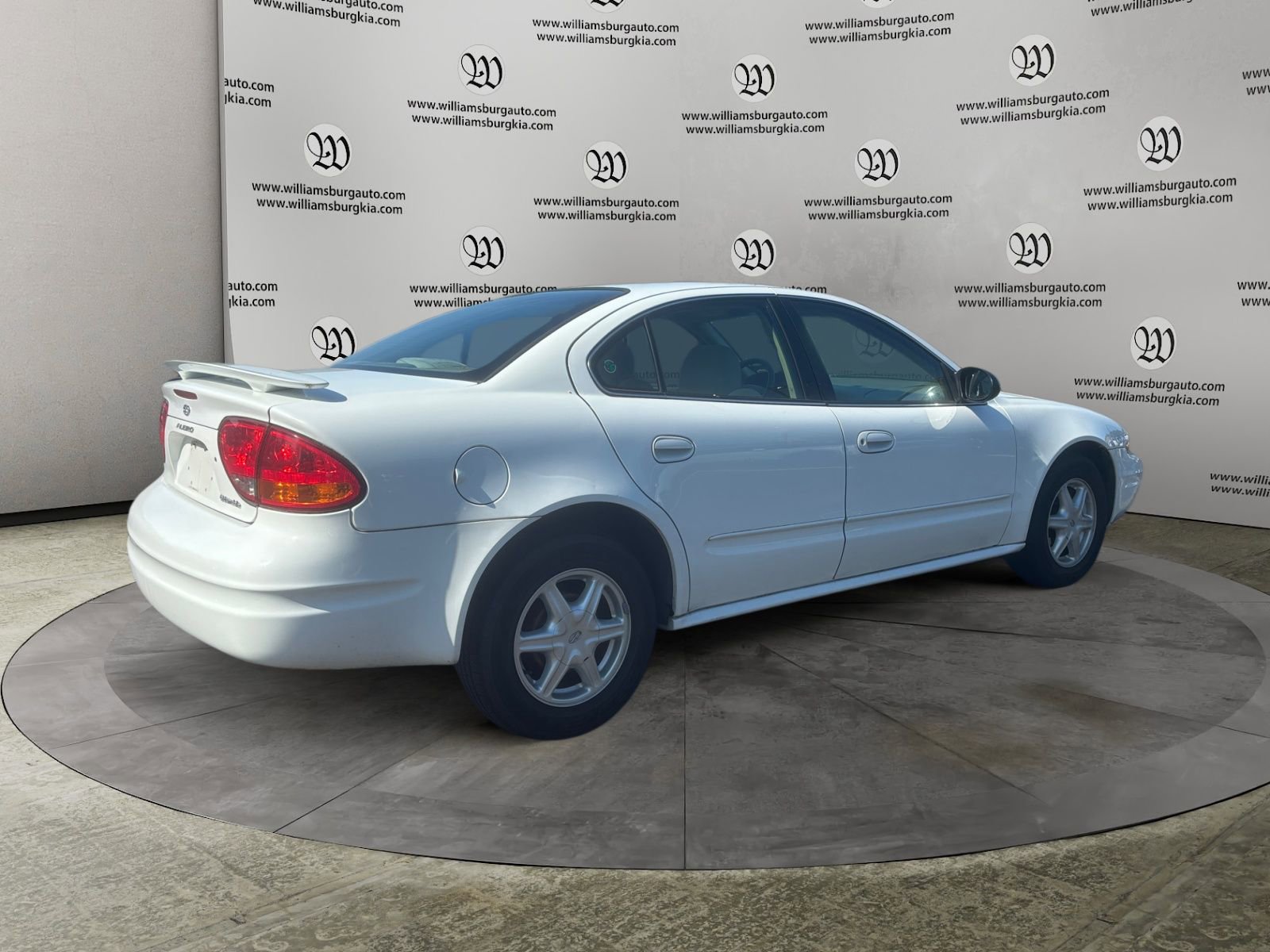 Used 2004 Oldsmobile Alero GL image 5