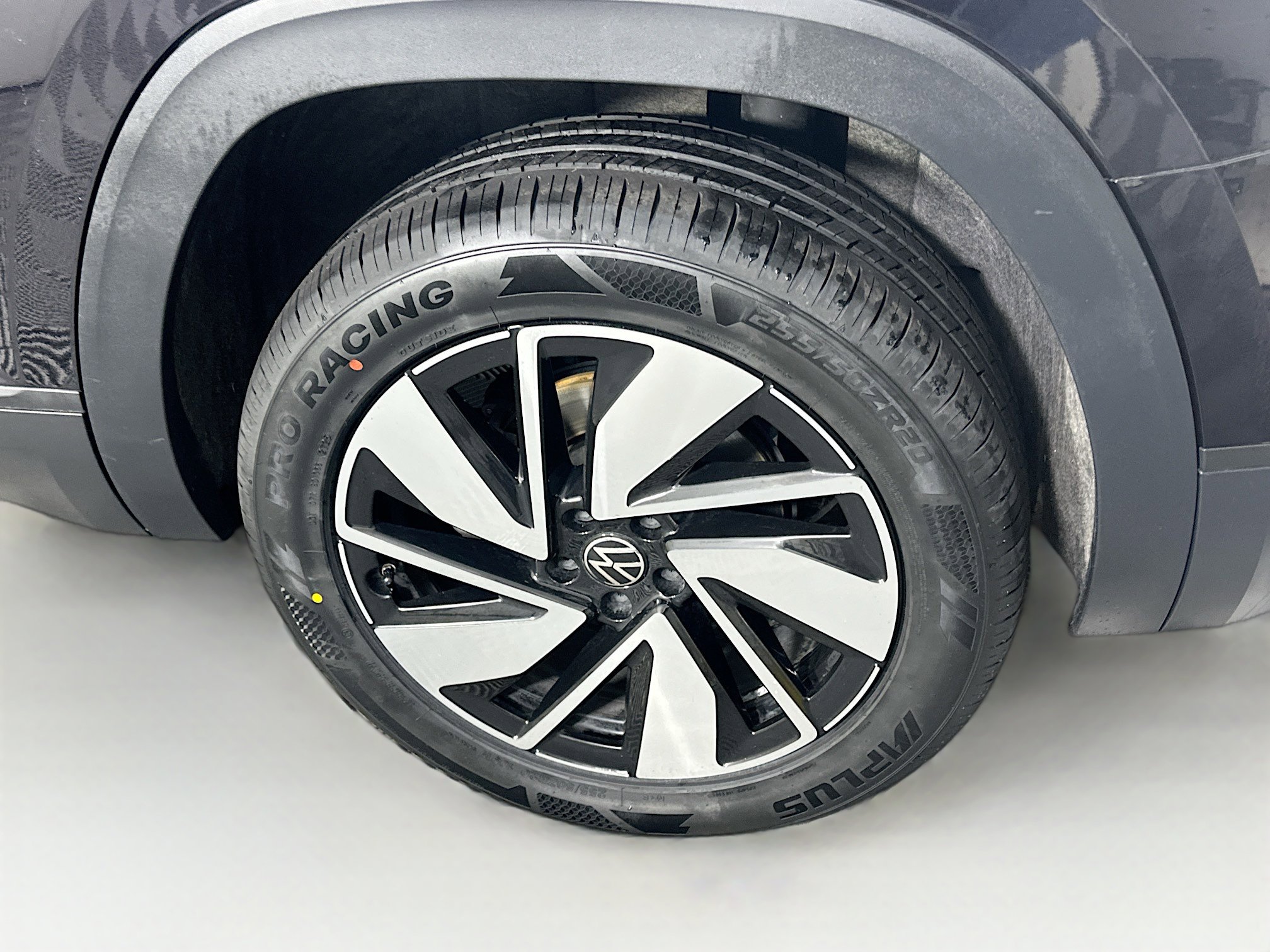 Used 2025 Volkswagen Atlas SE image 11