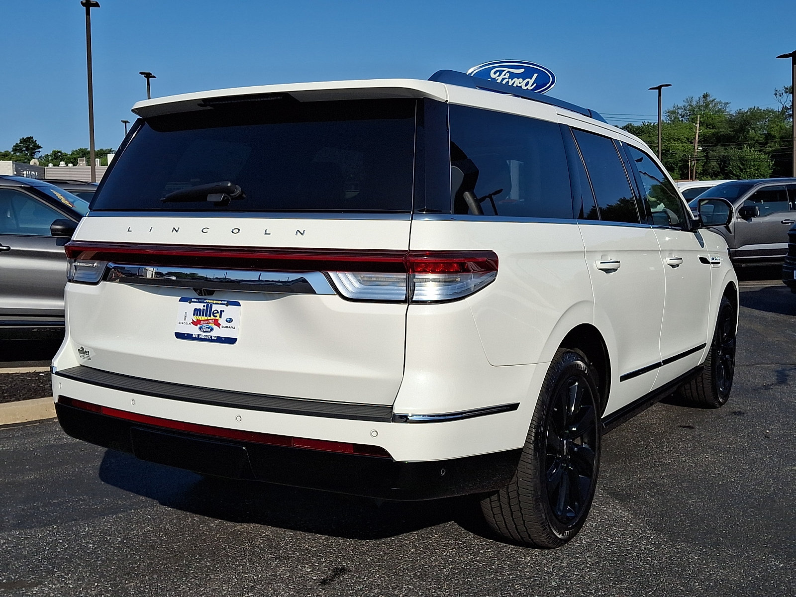 Used 2022 Lincoln Navigator Reserve w/ Monochromatic Package AWD/4WD image 6