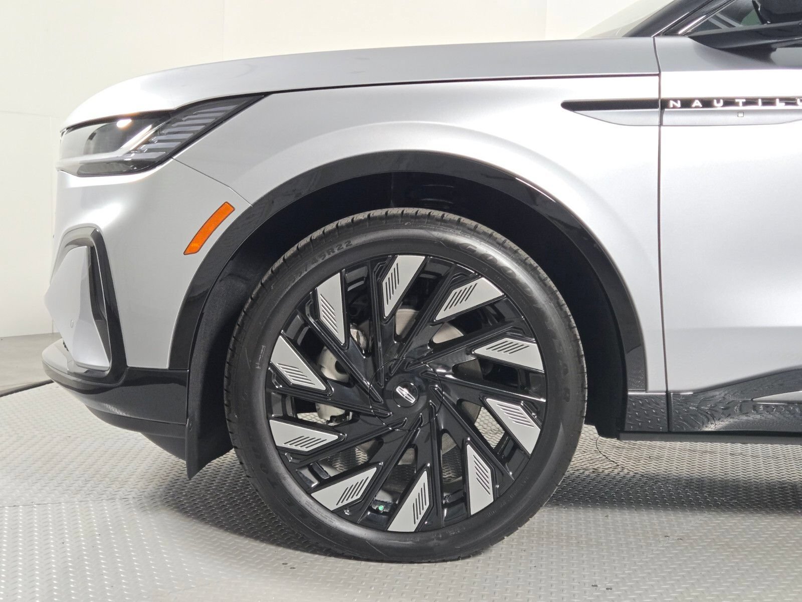 New 2026 Lincoln Nautilus Reserve w/ Jet Appearance Package AWD/4WD image 11