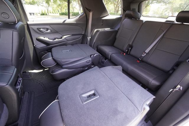Used 2023 Chevrolet Traverse Premier w/ Redline Edition FWD image 24