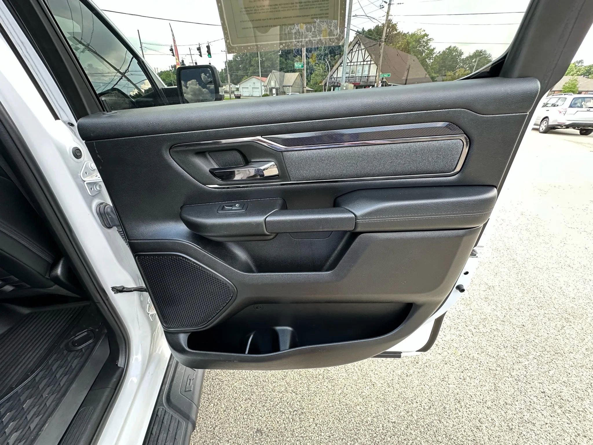 Used 2021 RAM 1500 Big Horn w/ Built-to-serve Edition image 34