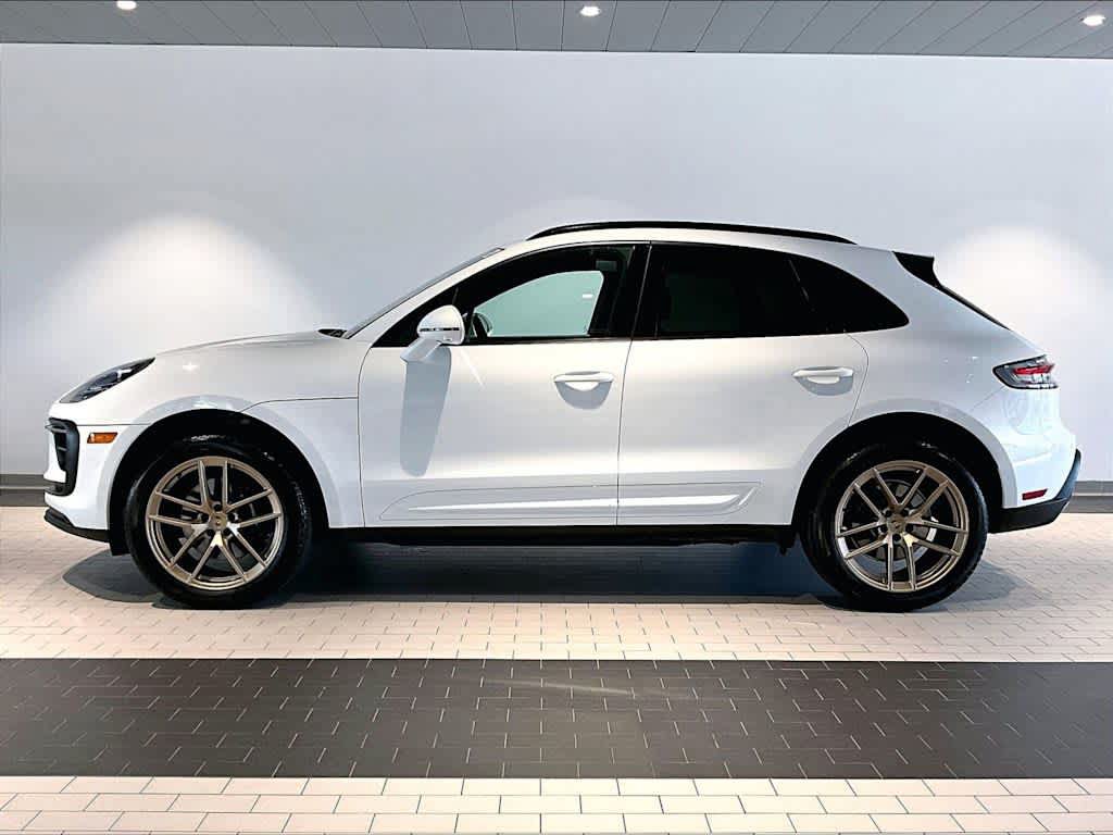 Used 2026 Porsche Macan AWD/4WD image 2