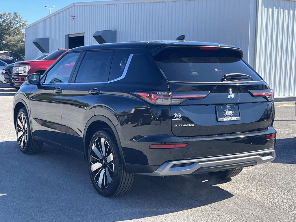 New 2026 Mitsubishi Outlander SE FWD image 2