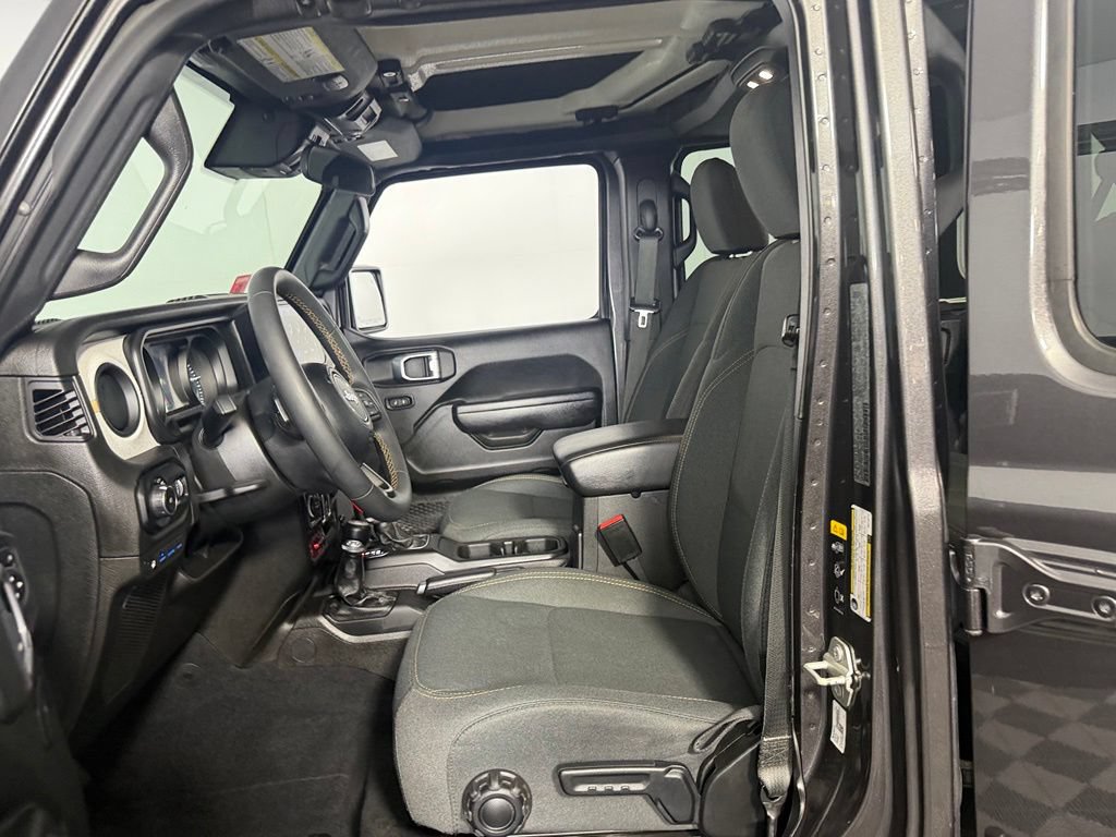 Used 2024 Jeep Wrangler Unlimited AWD/4WD image 18