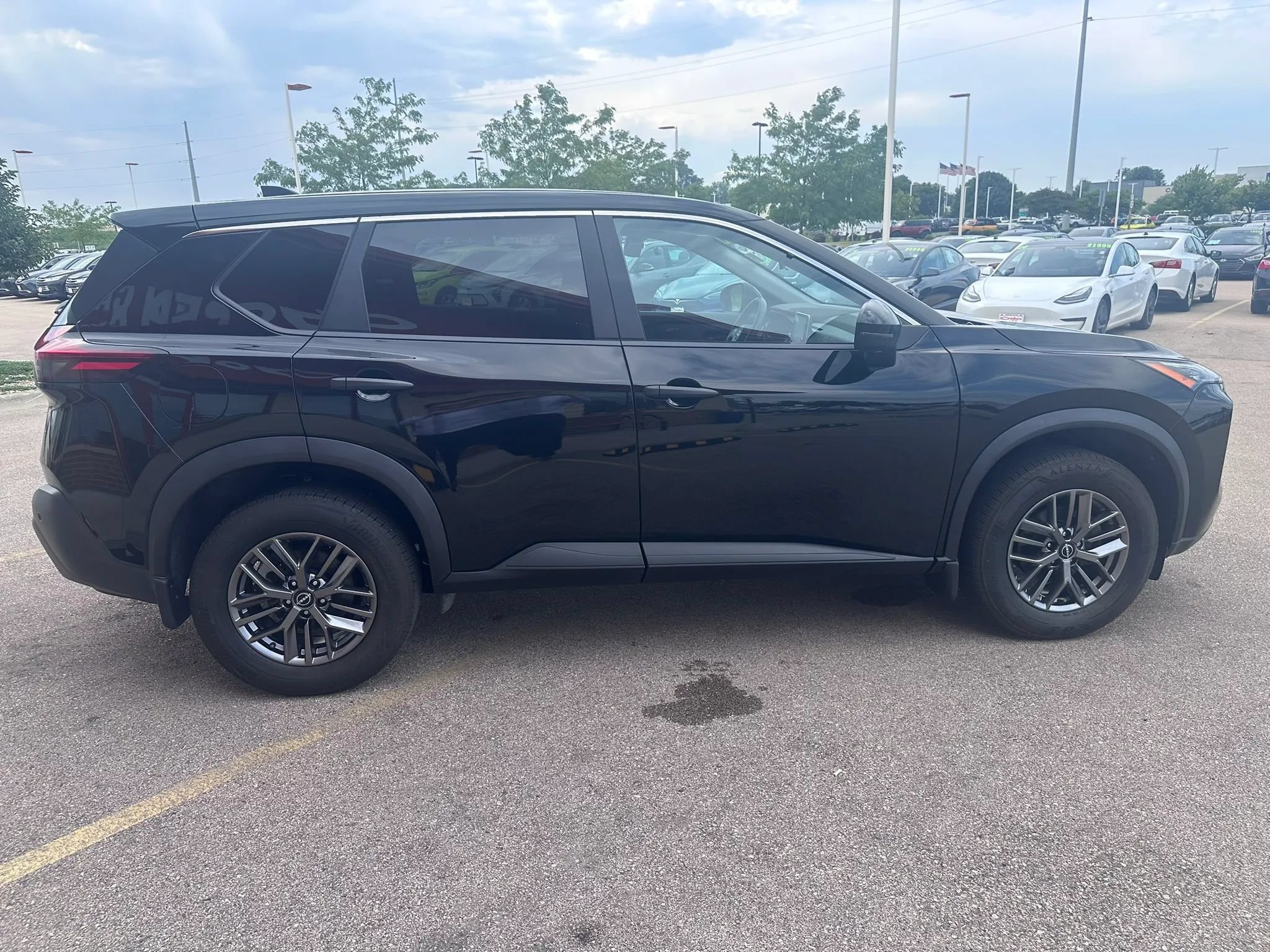 Used 2022 Nissan Rogue S AWD/4WD image 4