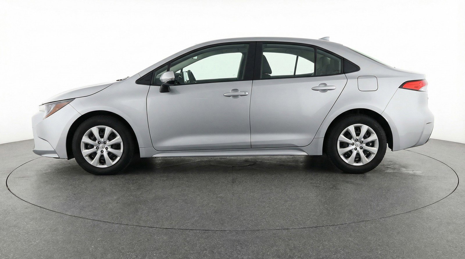 Used 2025 Toyota Corolla LE image 5