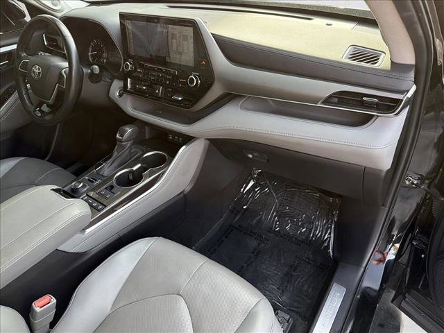 Used 2022 Toyota Highlander Limited image 28