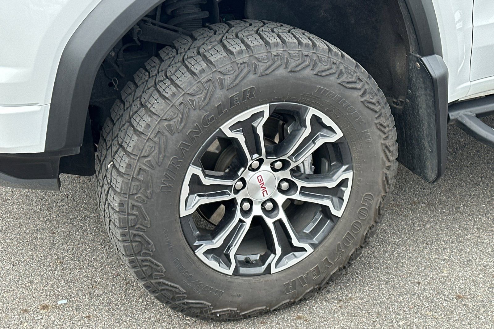 Used 2024 GMC Canyon AT4 w/ LPO, Off Road Lift Package image 45