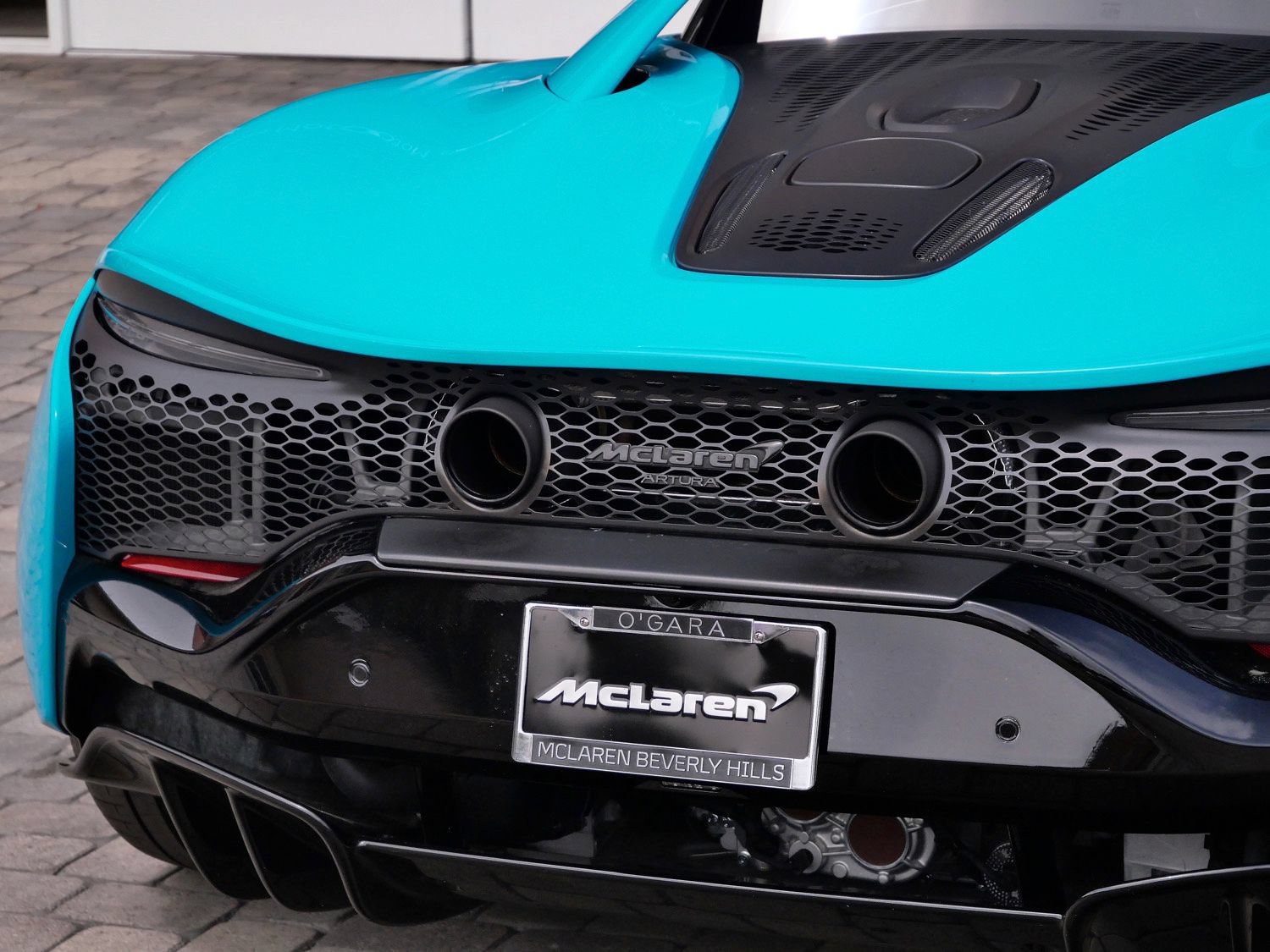 Used 2023 McLaren Artura RWD image 13