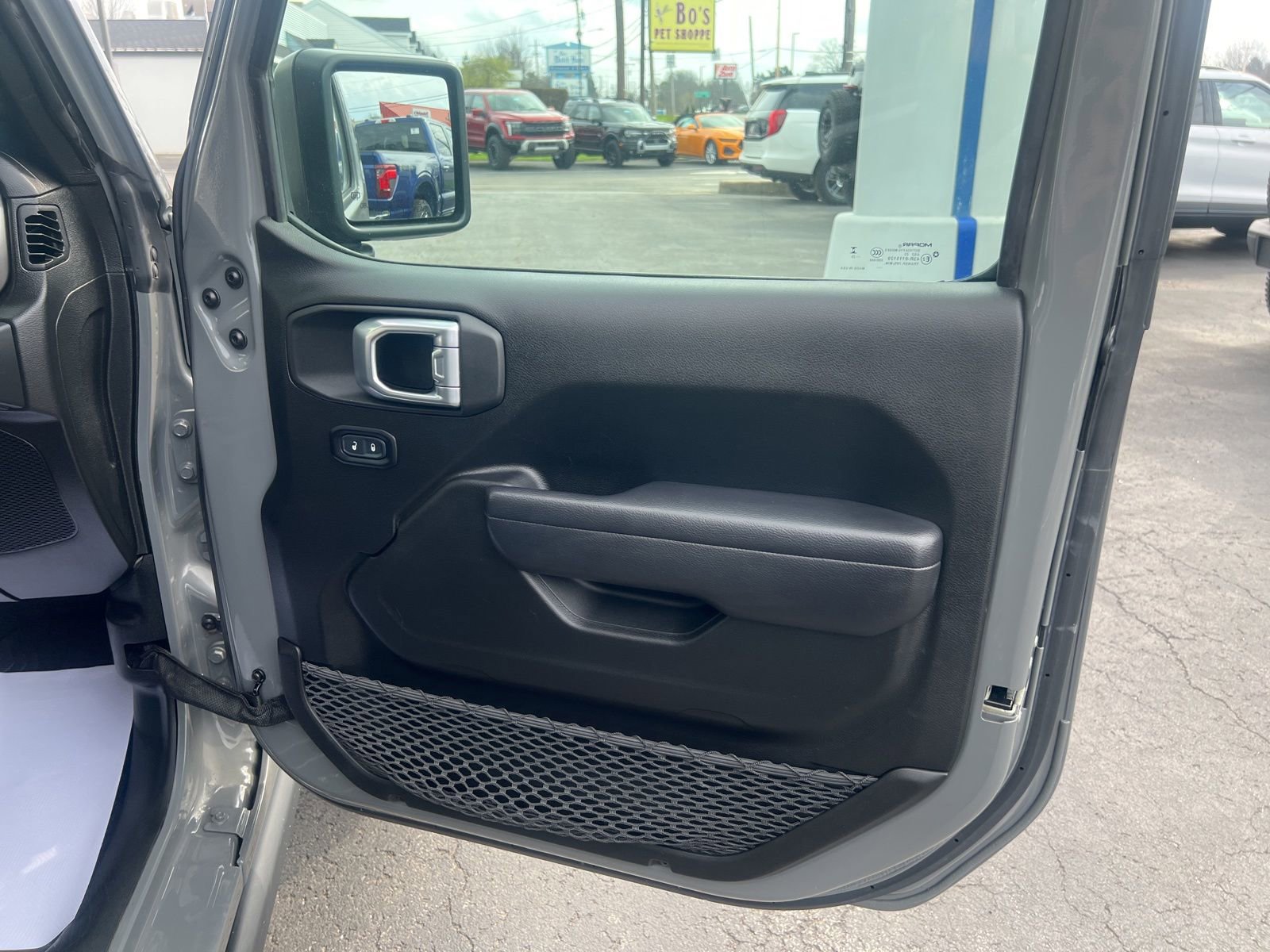 Used 2023 Jeep Wrangler Unlimited w/ Cold Weather Group AWD/4WD image 35
