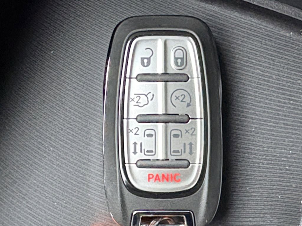 New 2026 Chrysler Pacifica Select image 27