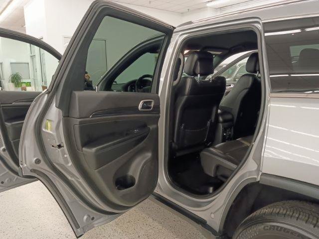 Used 2019 Jeep Grand Cherokee Limited AWD/4WD image 10