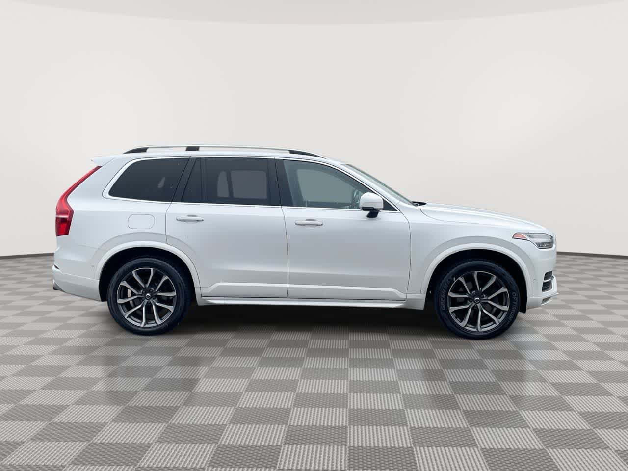 Used 2018 Volvo XC90 T5 Momentum w/ Convenience Package FWD image 9
