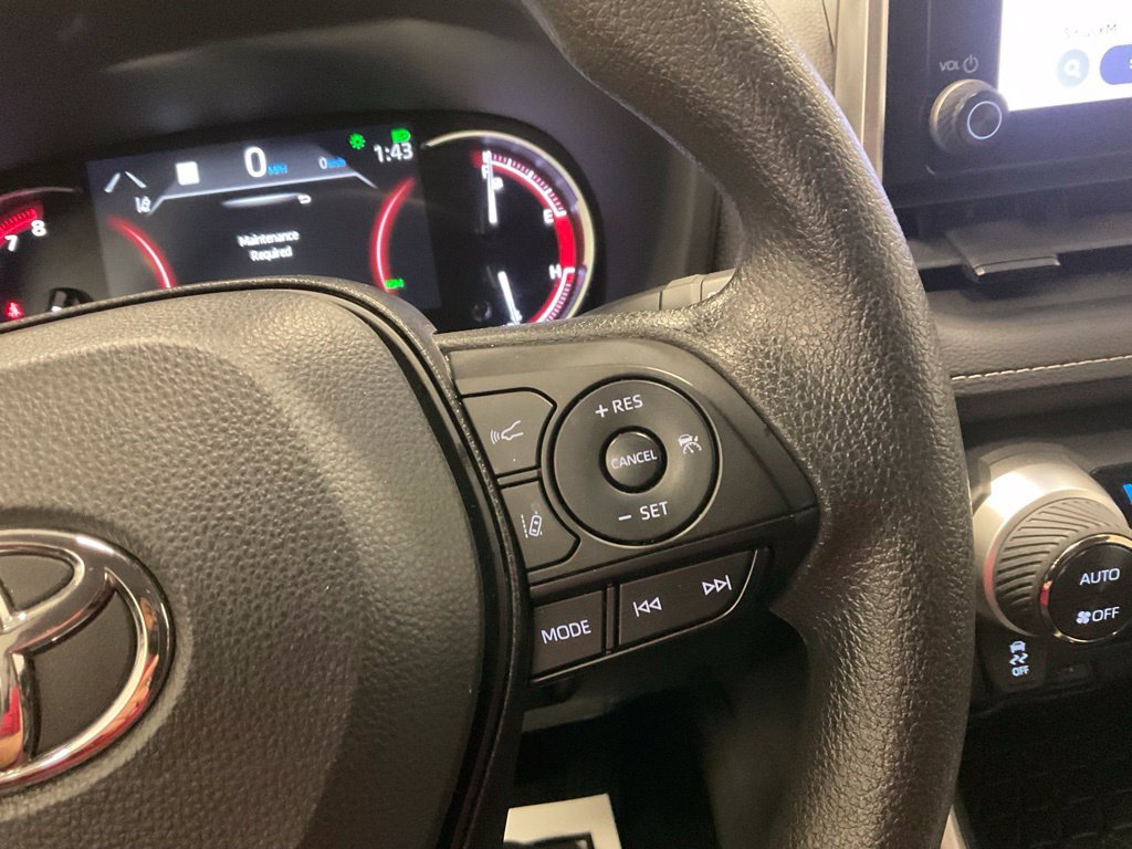 Used 2025 Toyota RAV4 XLE AWD/4WD image 18