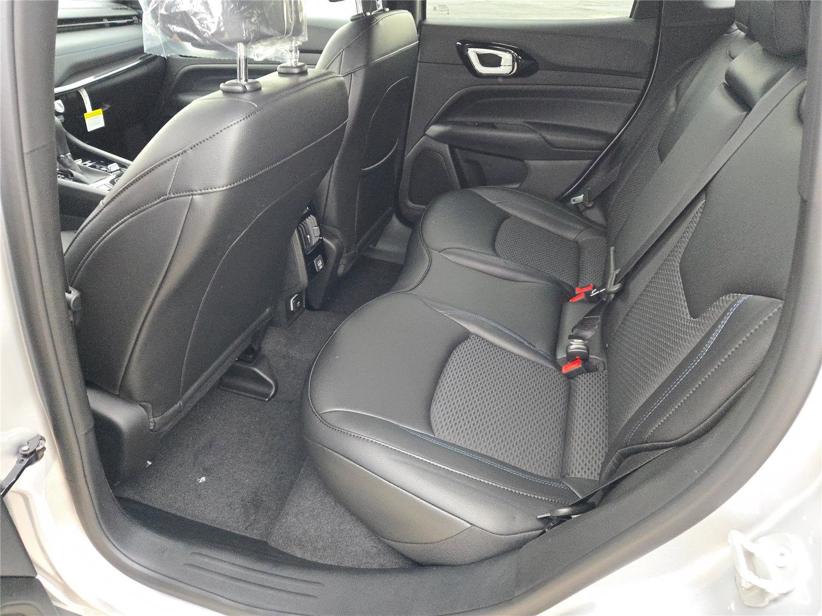 New 2026 Jeep Compass Latitude image 19