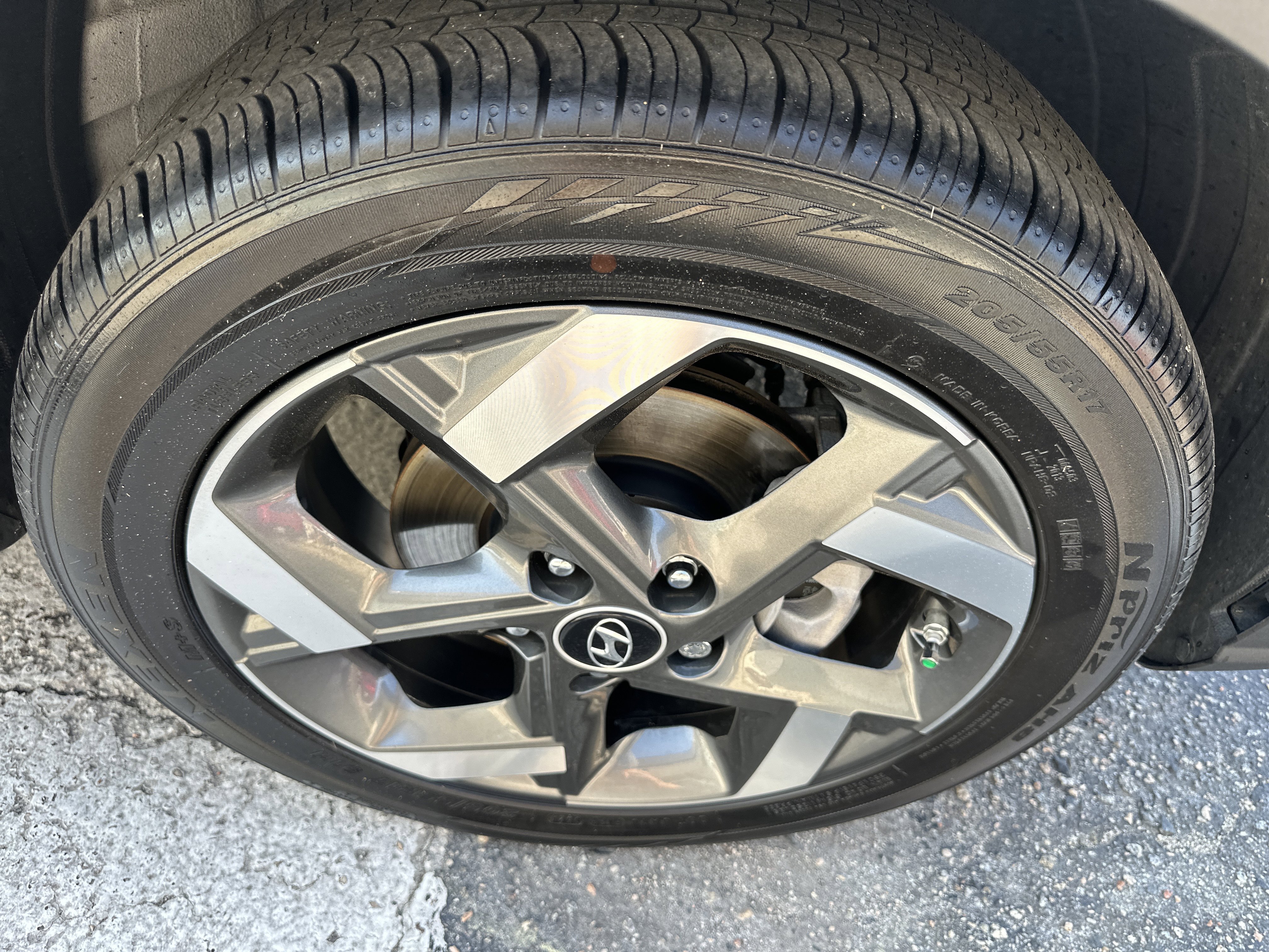 Used 2024 Hyundai Venue Limited image 6