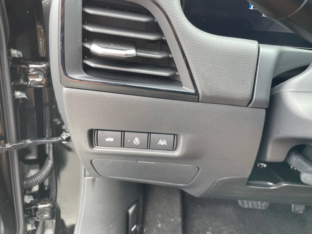 New 2026 Nissan Sentra SR w/ SR Premium Package FWD image 13